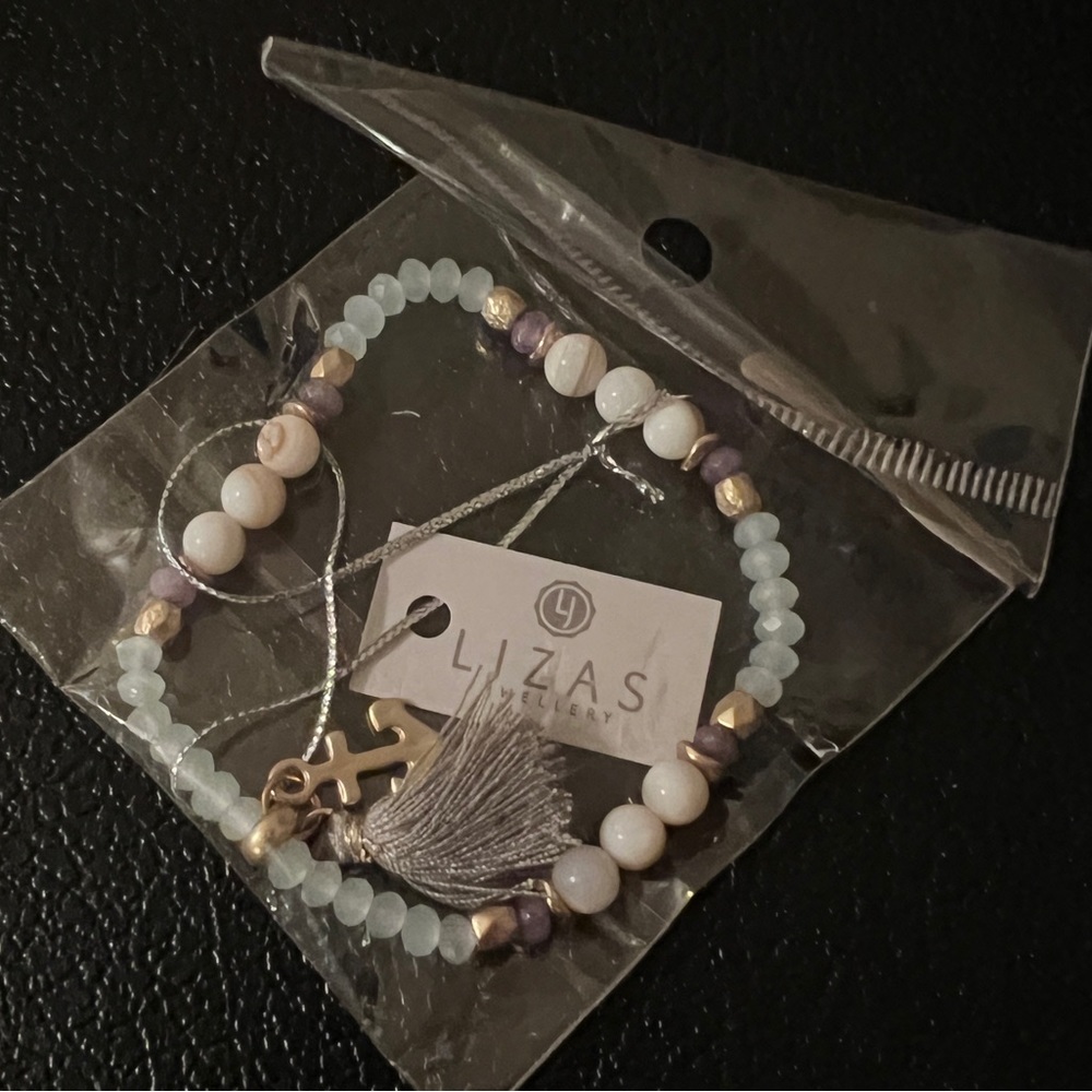 🤩 $5 SALE! 🤩 NWT Liza’s Jewelry beaded bracelet with tassel and nautical charm